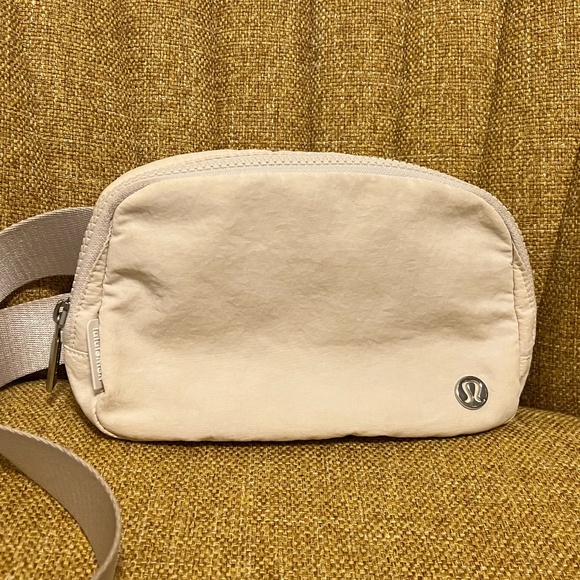 Lululemon belt bag in bone - 1L - Picture 1 of 9